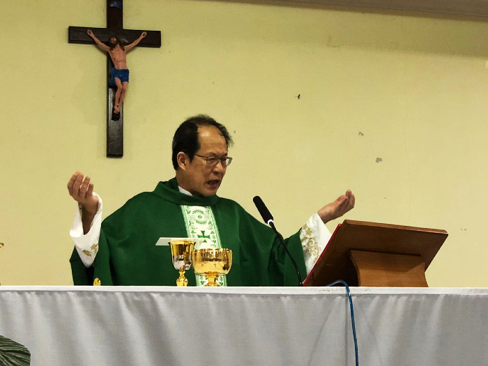 Read more about the article HUT ke-43 Santa Theresia Depok, Romo Agus: Siswa Alami Mujizat Dapat Nilai Bagus, Ini Rahasianya