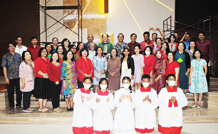 Read more about the article Misa Natal & Tahun Baru SanTher: Romo Agus Senang Siswa SD dan SMP Mau dan Sanggup Berubah, Utamakan Belajar bukan Main HP